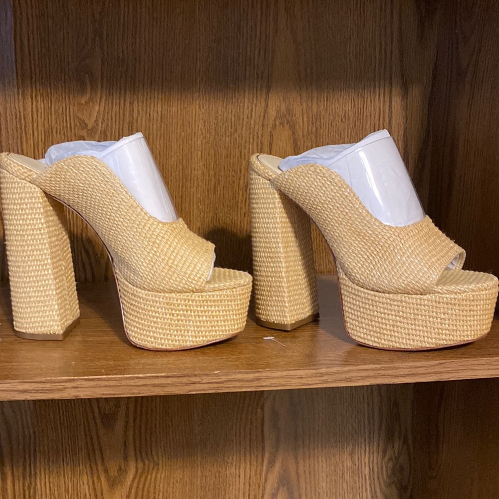 Jessica Simpson platforms